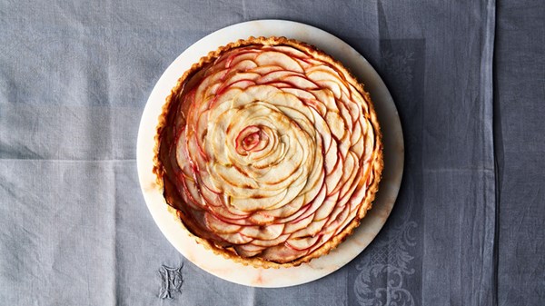 Apple rose tart