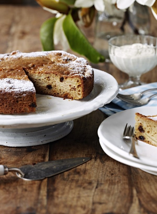 Apple, rum and raisin cake