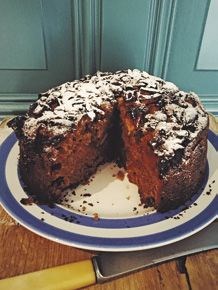 Apple-rum-raisin cake