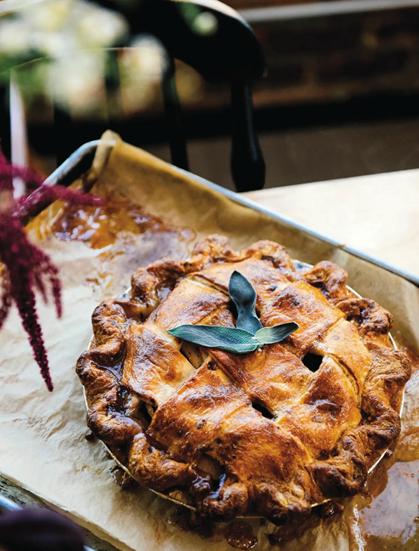 Apple sage Gouda pie