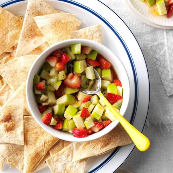 Apple salsa with cinnamon chips