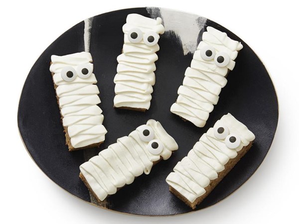 Apple spice cake mummies