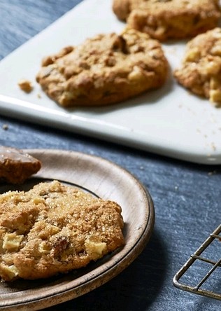 Apple spice cakes