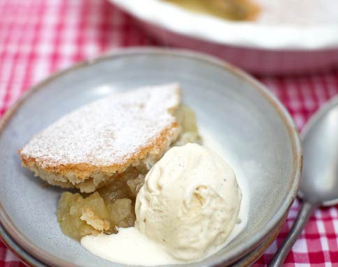 Apple sponge pudding