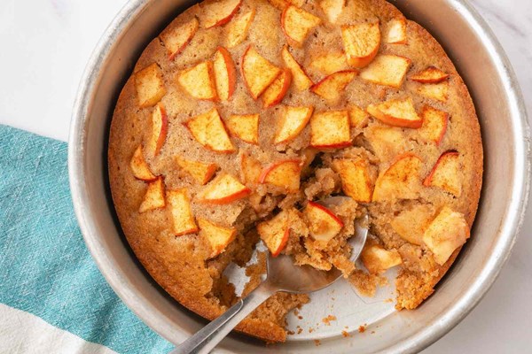 Apple spoon cake