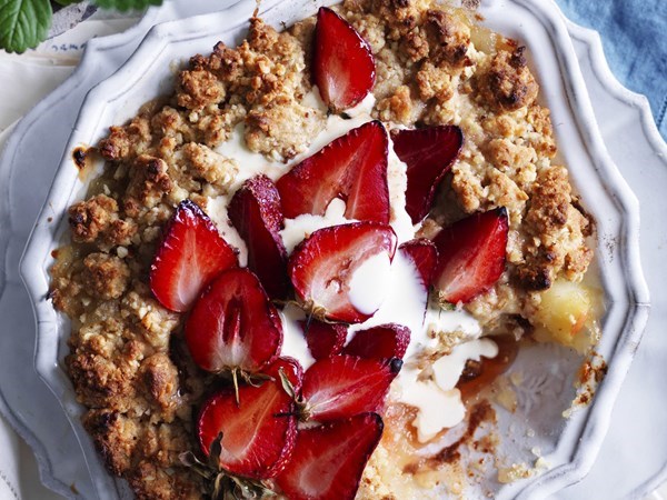 Apple, strawberry & rosemary crumble