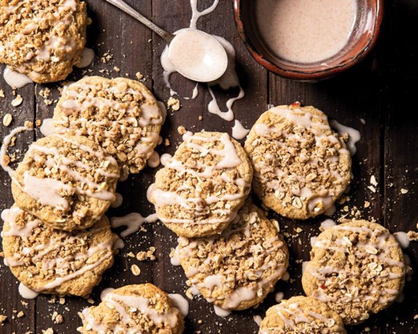 Apple-streusel cookies [oat streusel; spiced glaze]