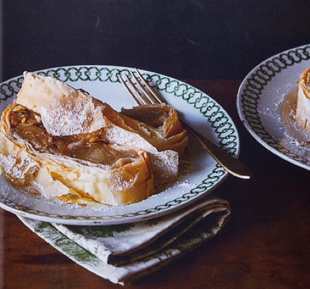 Apple strudel (Apfelstrudel)
