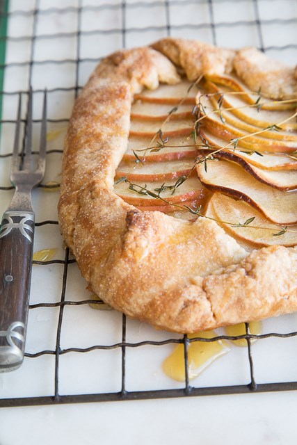 Apple tart in a maple syrup crust