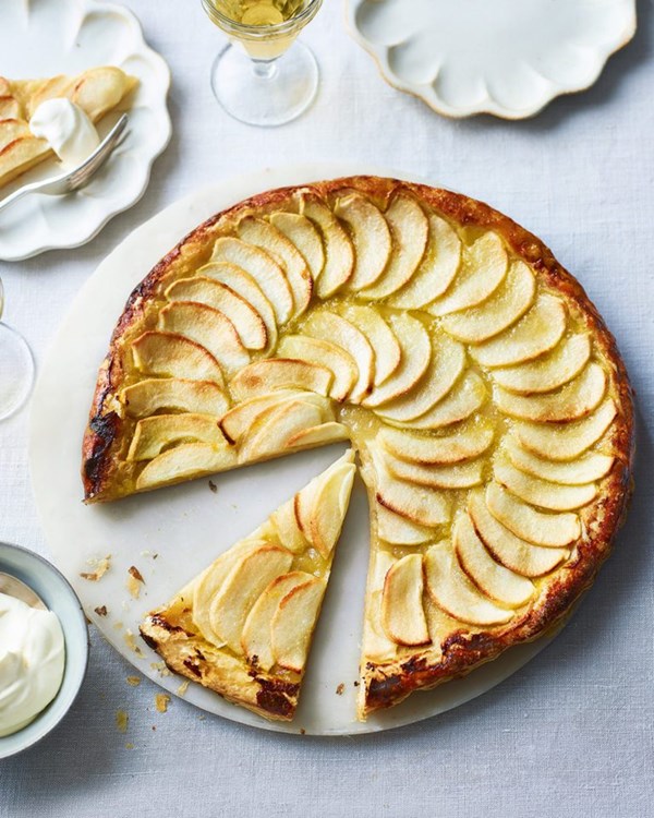 Apple tart with Calvados (Tarte aux pommes et Calvados)