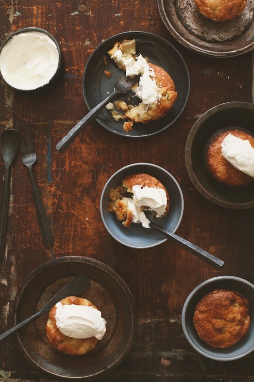 Apple walnut cakes with mascarpone cream