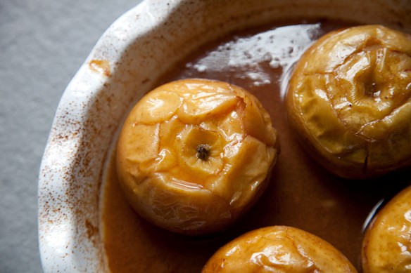 Apples baked in cider
