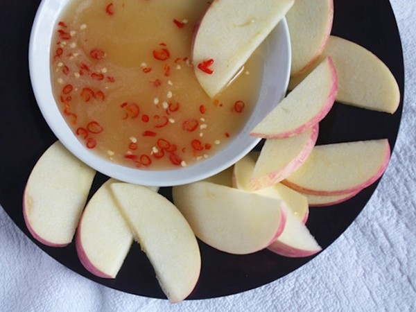 Apples with Thai palm sugar-chili dip