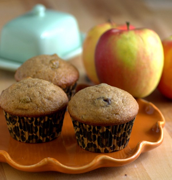 Applesauce muffins with pecans and raisins