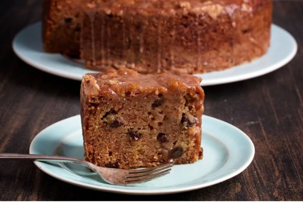 Applesauce raisin cake