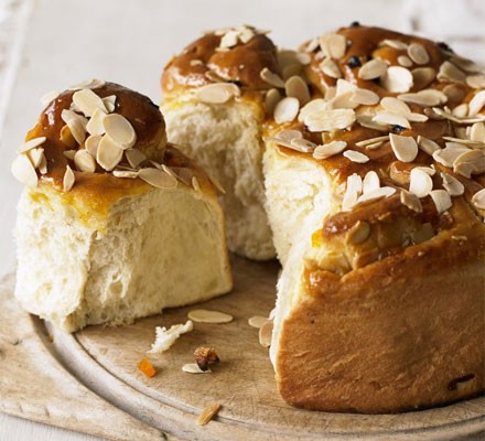 Apricot & almond Chelsea buns
