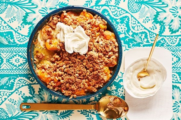 Apricot & amaretti crisp