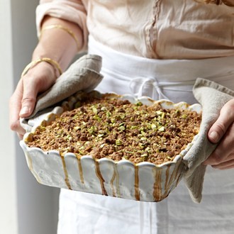 Apricot & pistachio crumble