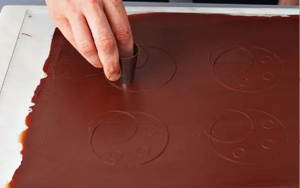 Apricot & wasabi palette [chocolate - flat sheet techniques]