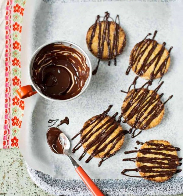Apricot and almond bumbles with dark chocolate drizzle