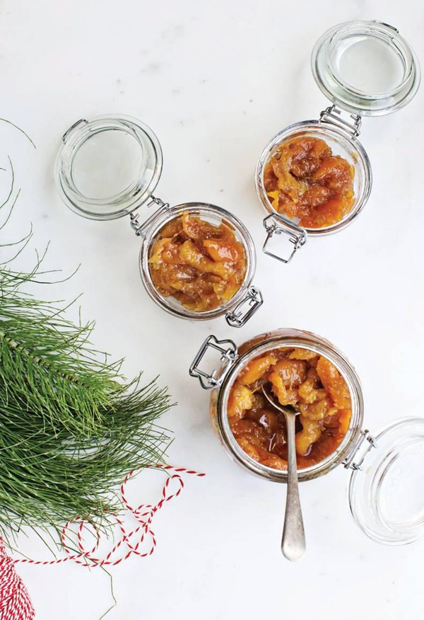 Apricot and almond chutney