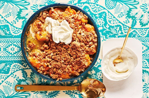 Apricot and amaretti crisp