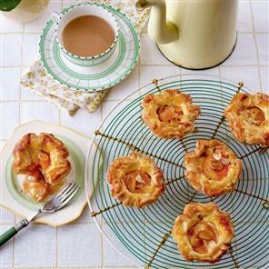 Apricot and custard puffs