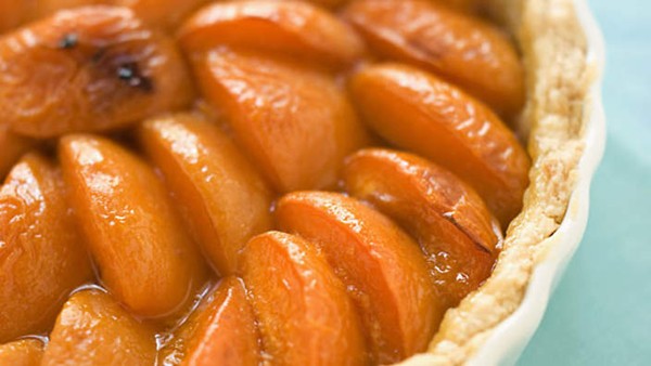 Apricot and frangipane tart