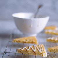 Apricot and ginger tree biscuits