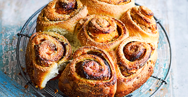 Apricot and pistachio sticky buns