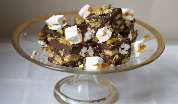 Apricot and pistachio tiffin