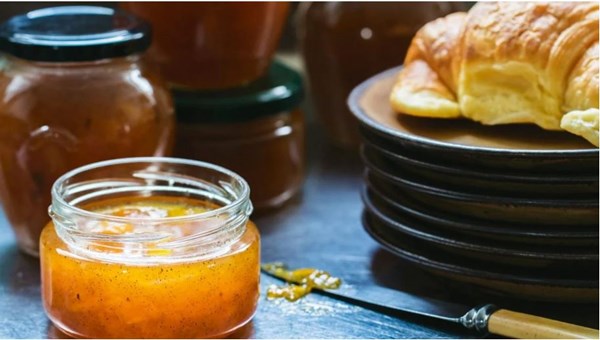 Apricot and vanilla jam