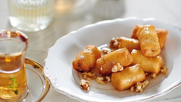 Apricot and walnut dolmas (Kadayif dolma)