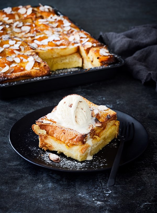 Apricot and whiskey pudding sandwiches