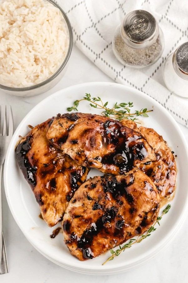 Apricot-balsamic chicken
