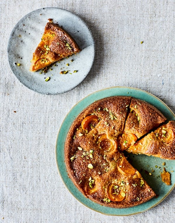 Apricot camomile cake