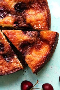 Apricot, cherry, and almond cake with cinnamon topping