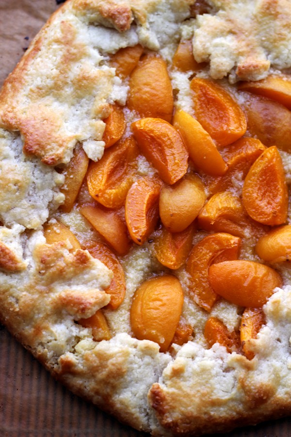 Apricot frangipane galette