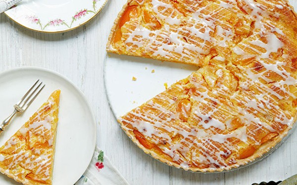 Apricot frangipane tart