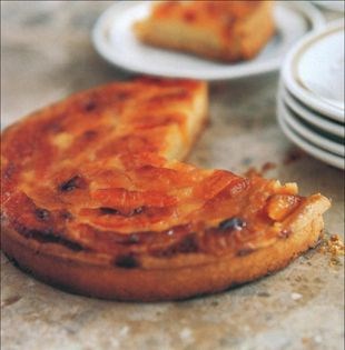 Apricot frangipane tart