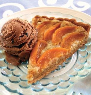 Apricot frangipane tart