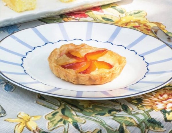 Apricot-frangipane tartlets