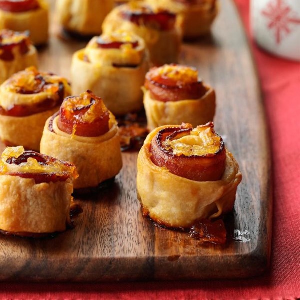 Apricot-glazed bacon spirals 