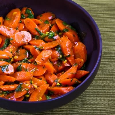 Apricot-glazed carrots with ginger and curry (With or without cilantro)