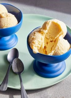 Apricot ice cream