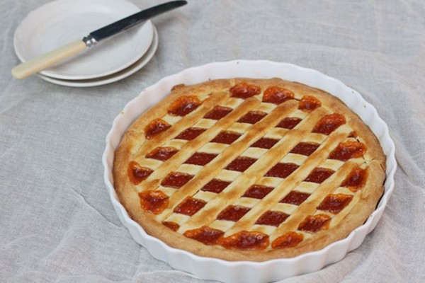 Apricot jam crostata (Crostata di marmellata)