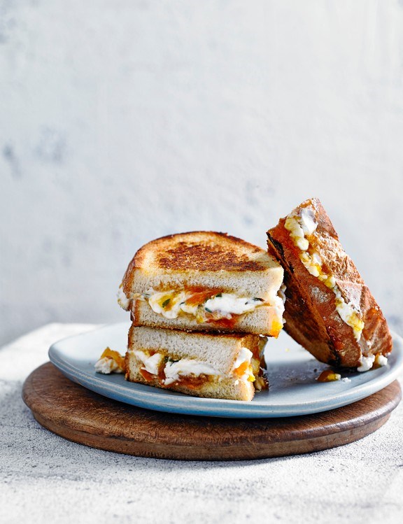Apricot jam, goat's cheese and thyme toasties 