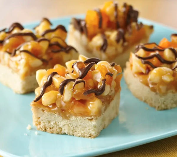 Apricot-macadamia caramel bars