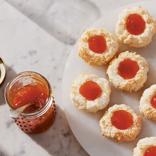 Apricot macaroons (Nidi di cocco all'albicocca)