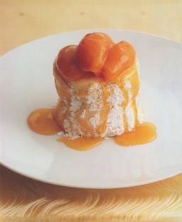 Apricot meringue with cardamom cream